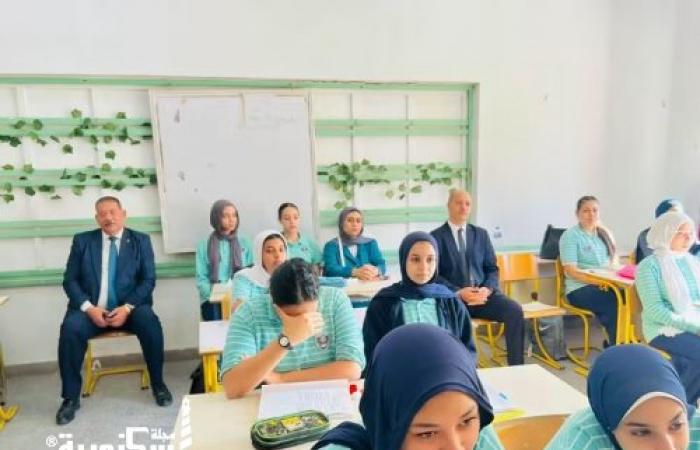 من قلب الفصول.. عربي أبو زيد يتابع انتظام الدراسة بمجمع زهران الرسمية لغات بشرق الإسكندرية.. وحوار أبوي مع الطلاب ورسائل تحفيزية للمعلمين.