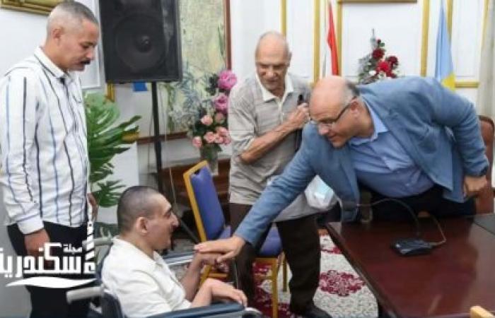 محافظ الإسكندرية يلتقي المواطنين بحي وسط ويُوفر 7 فرص عمل فورية لذوي الهمم والفئات الأولى بالرعاية