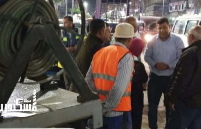 رئيس شركة الصرف الصحي بالإسكندرية يتابع أعمال التعامل مع هبوط أرضي بشارع مجد العرب في سيدي بشر