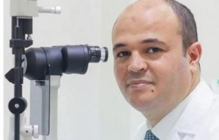 "دكتور  . محمد العشري  استشاري طب وجراحة العيون
