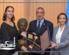 محافظ الإسكندرية يودع قنصل عام فرنسا.. ويهديها "مفتاح المدينة"