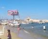 السياحة والمصايف بالإسكندرية.....رفع الرايات الصفراء على جميع الشواطئ بسبب ارتفاع الأمواج