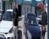 استعراض واستهتار في زفاف.. القبض على شابين صعدا أعلى سيارتين بالإسكندرية
