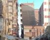 إخلاء عاجل وقرار إزالة.. محافظ الإسكندرية ومدير الأمن يتابعون تداعيات ميل عقار في حي غرب